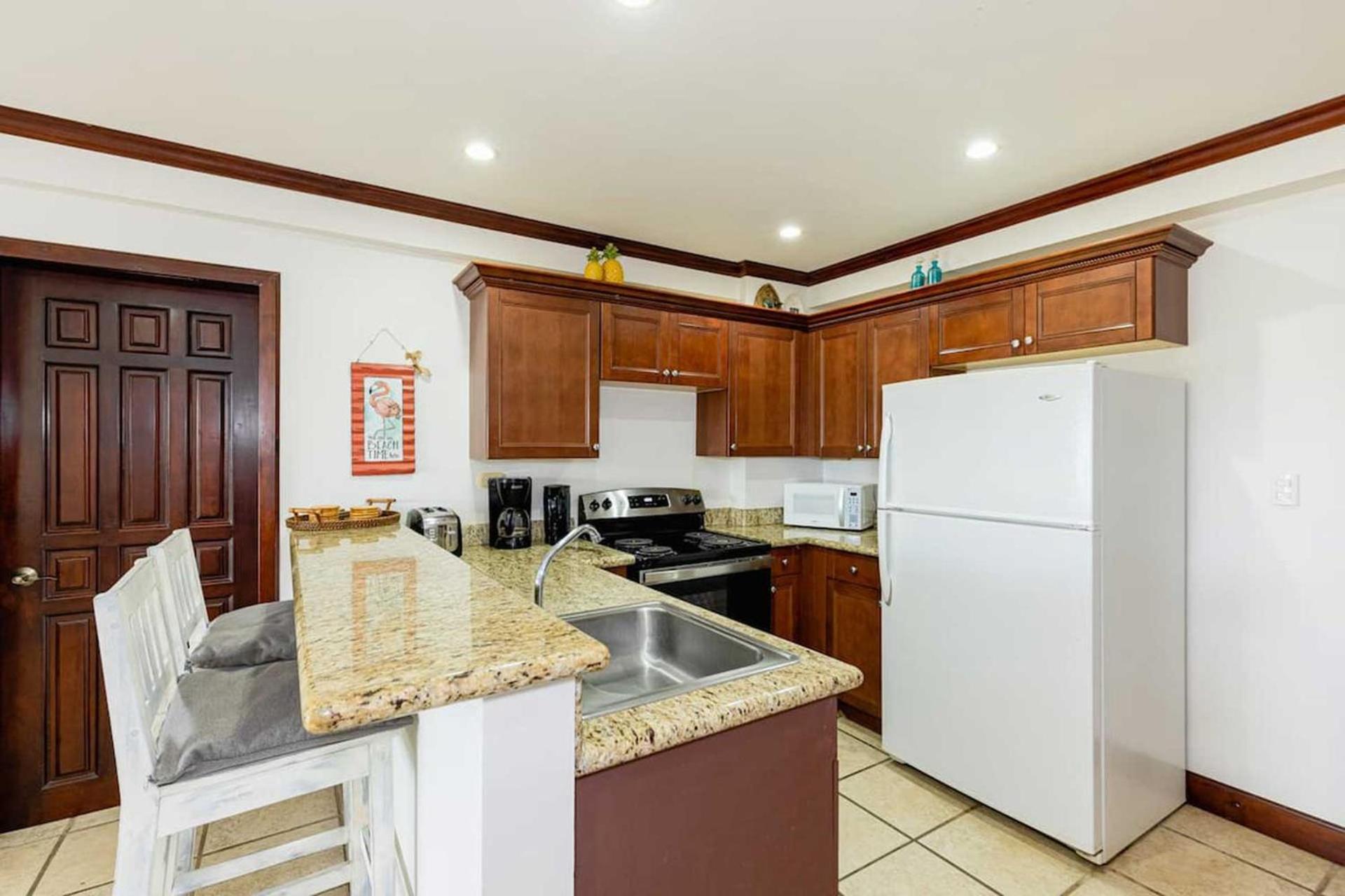 Hébergement de vacances Newly Remodeled Unit In Flamingo With Sweeping Ocean Views From Big Terrace