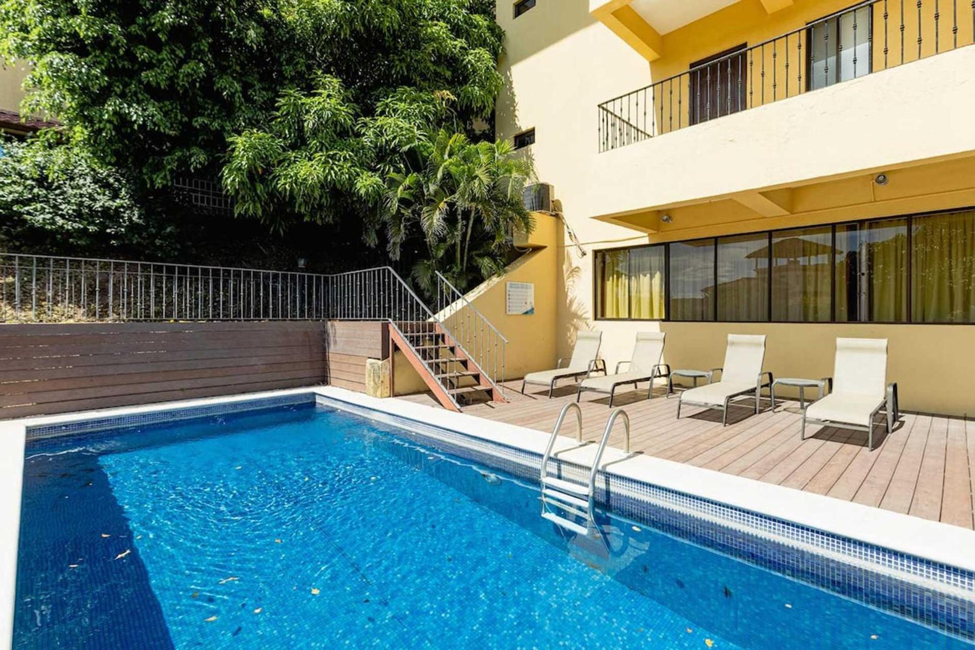 Hébergement de vacances Newly Remodeled Unit In Flamingo With Sweeping Ocean Views From Big Terrace *